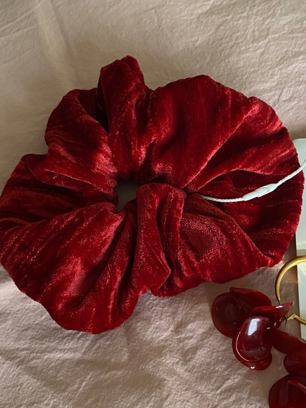 Red Flora Earrings & Velour Hair Tie NWT - Picture 3 of 7